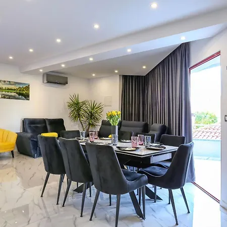 Viktor Apartman Zára